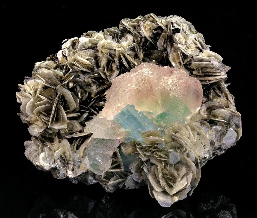 Fluorite, Aquamarine, Muscovite image