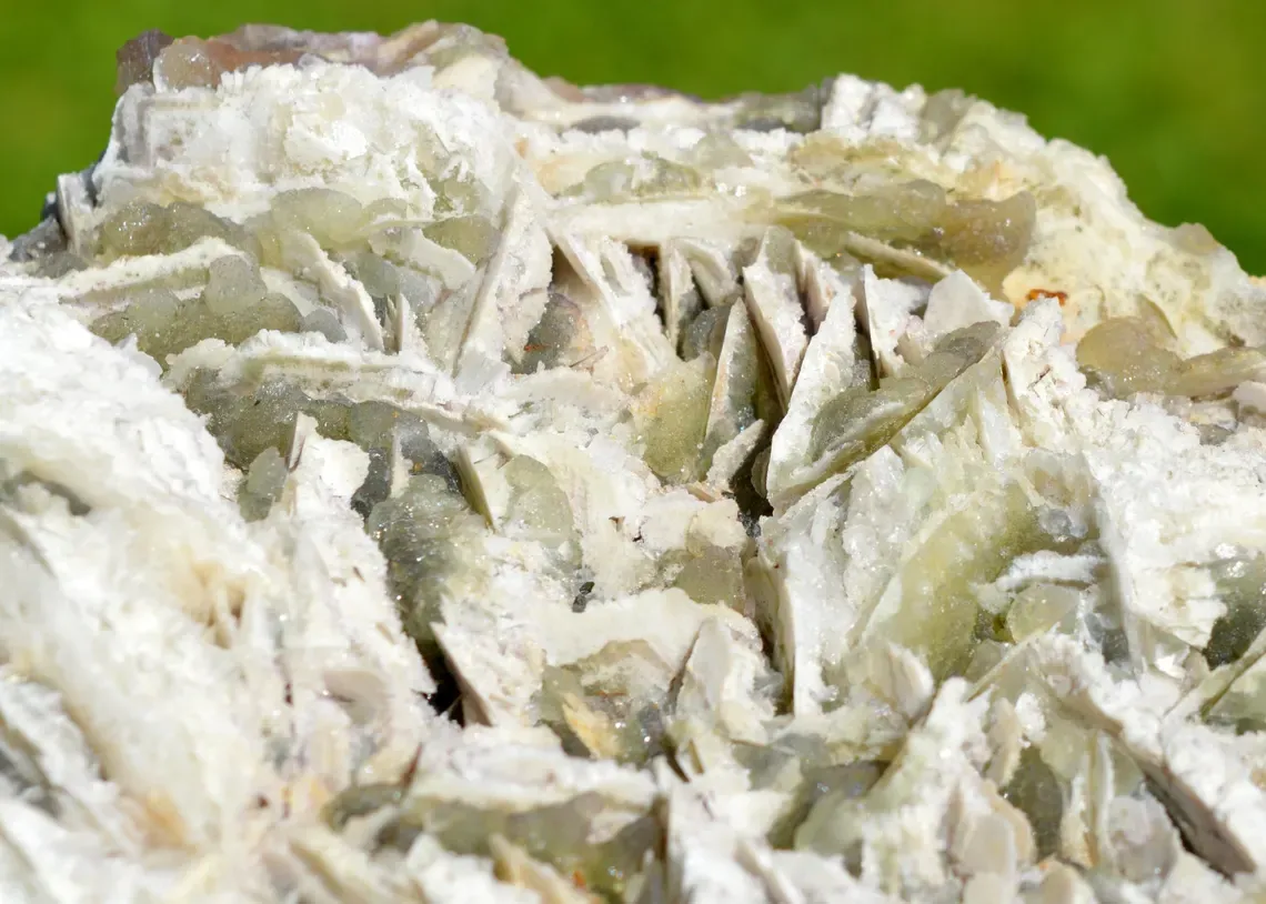 Fluorite & Baryte 2280 grams - Fontsante Mine, Tanneron, Var, France - image 4