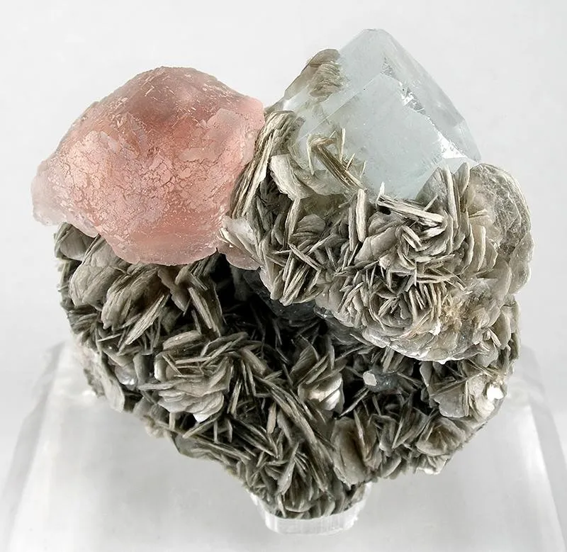 Fluorite, Beryl (Var: Aquamarine) image
