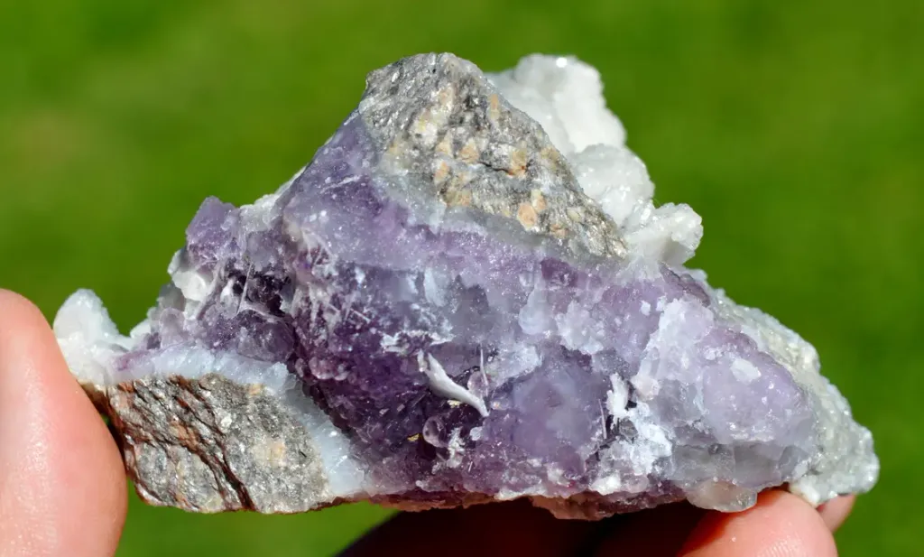 Fluorite & Calcite Barite 325 grams - Fontsante Mine, Tanneron, Var, France - image 6