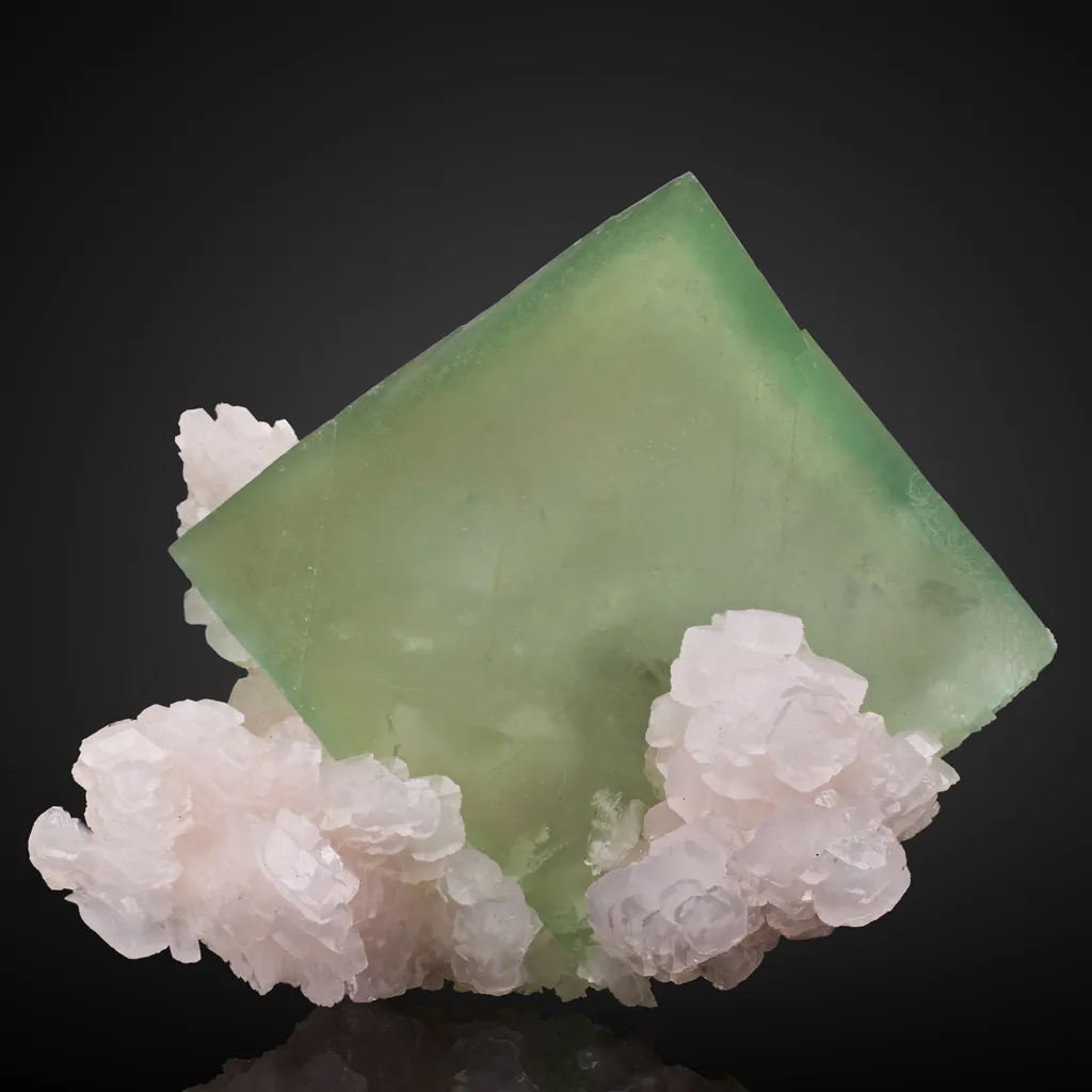 Fluorite, Calcite v. Manganoan image