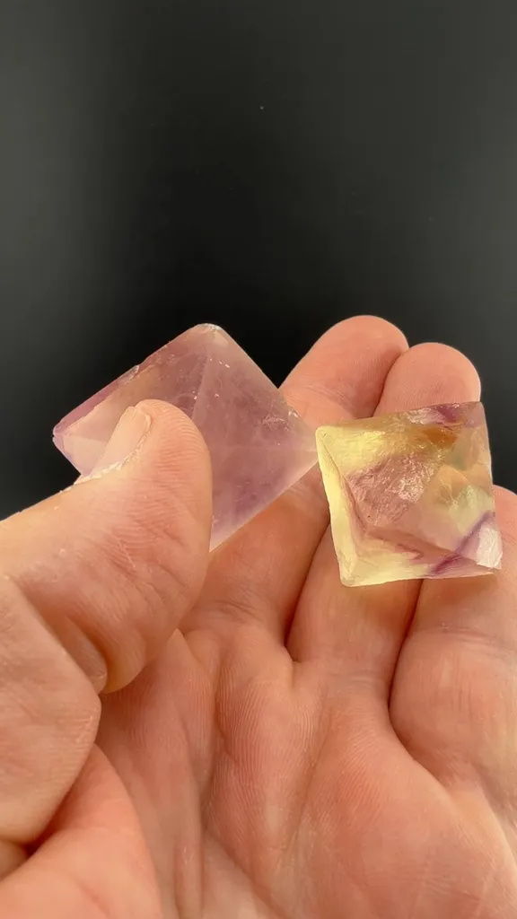 Fluorite (cleavage octahedrons) image
