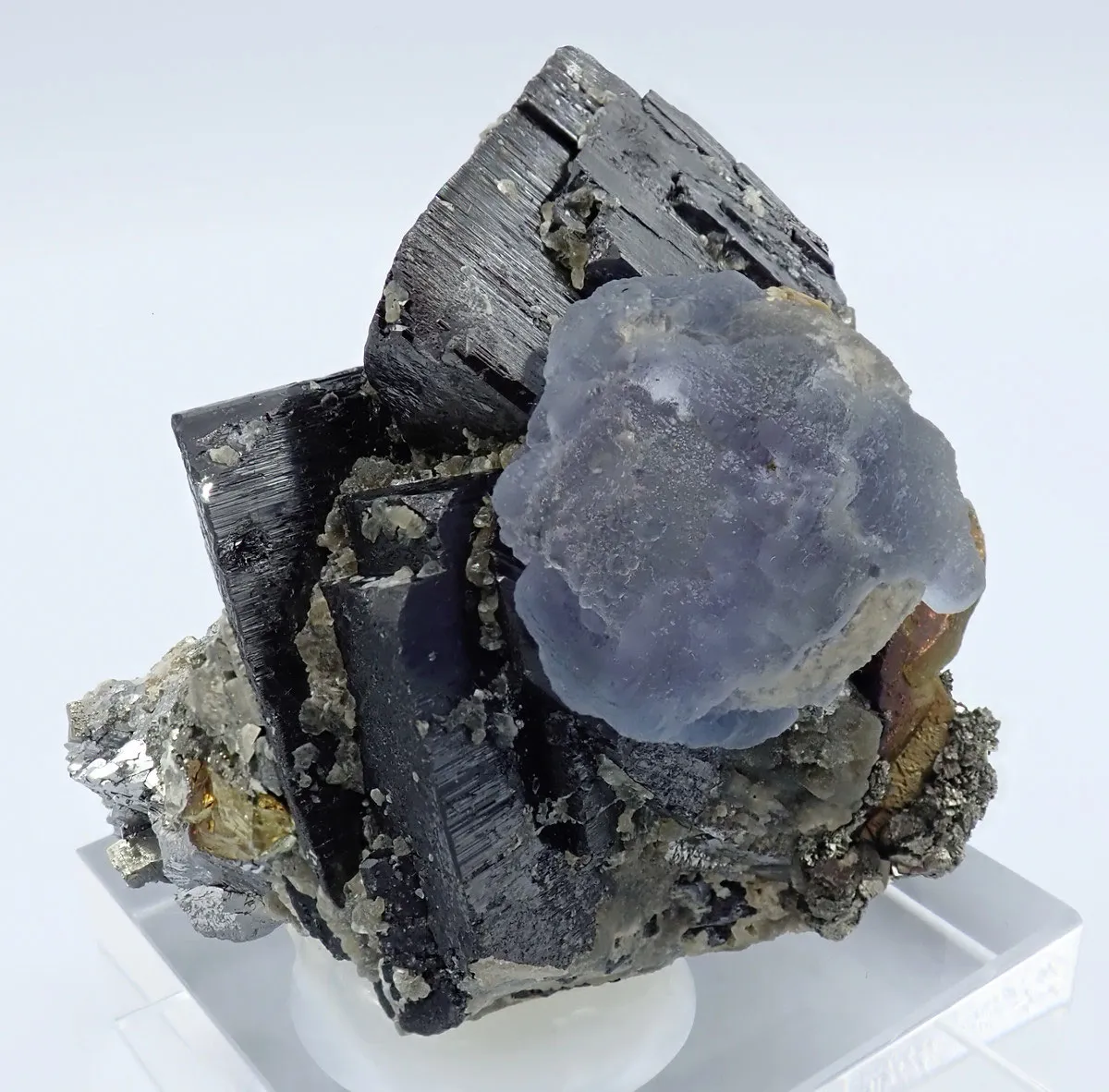 Fluorite, Ferberite and Chalcopyrite - image 3