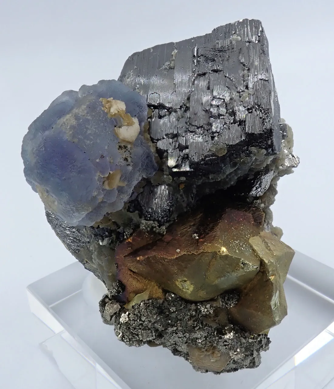 Fluorite, Ferberite and Chalcopyrite - image 4