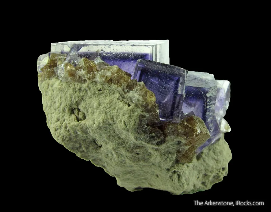 Fluorite (fluor.) with phantoms - image 3