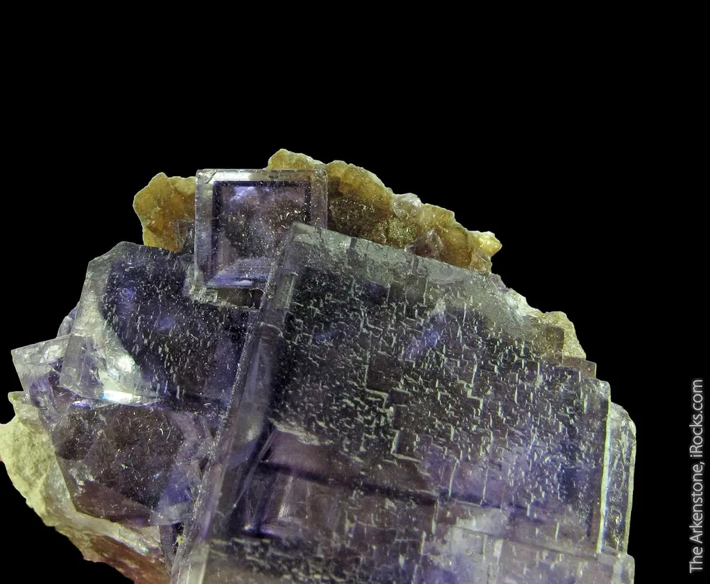 Fluorite (fluor.) with phantoms - image 2