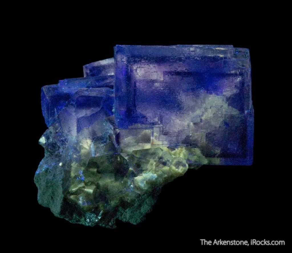 Fluorite (fluor.) with phantoms - image 6