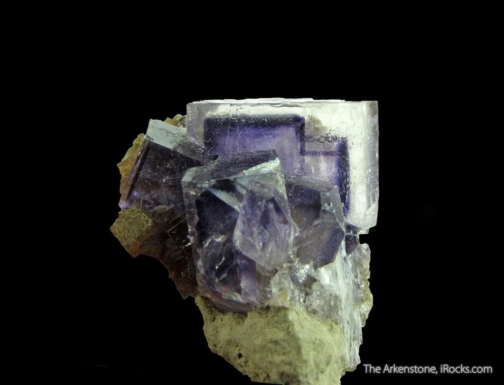 Fluorite (fluor.) with phantoms - image 4