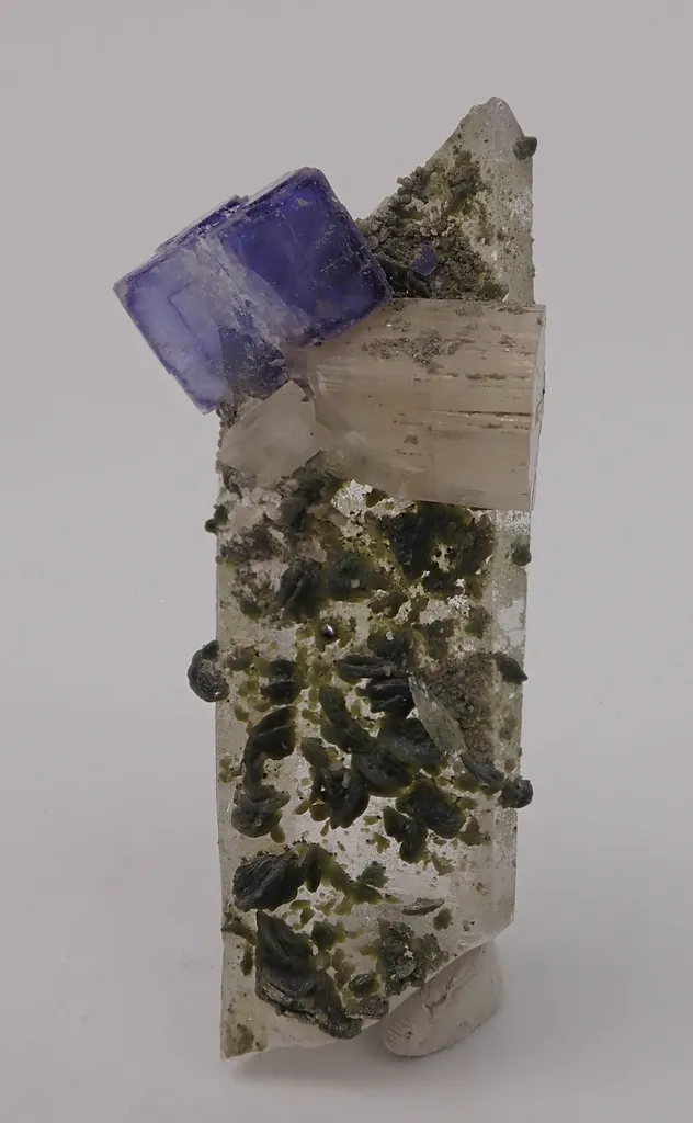 Fluorite, Fluorapatite and Quartz - image 2