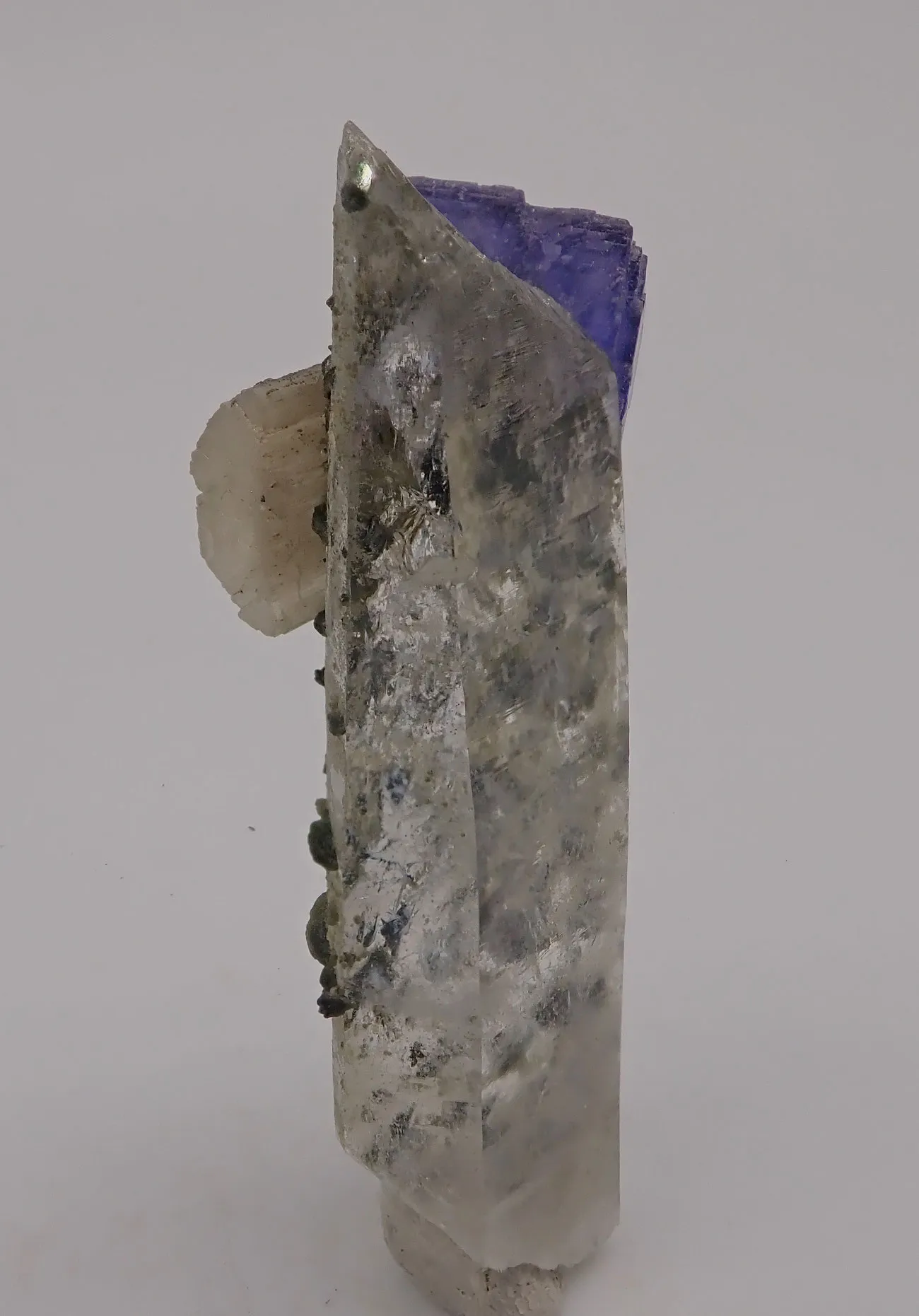 Fluorite, Fluorapatite and Quartz - image 4