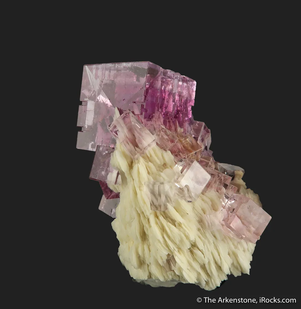 Fluorite (fluorescent) on Baryte image