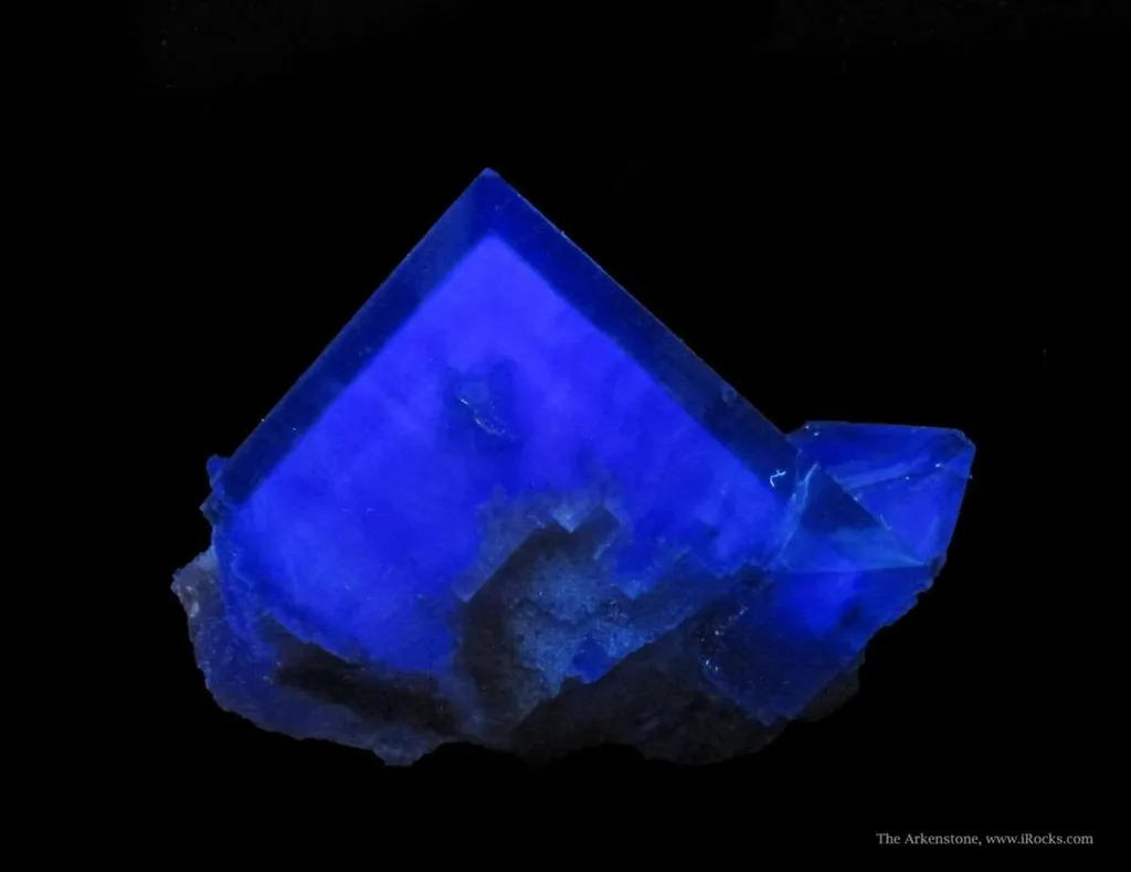 Fluorite (Fluorescent) With Chalcopyrite and Baryte - image 7