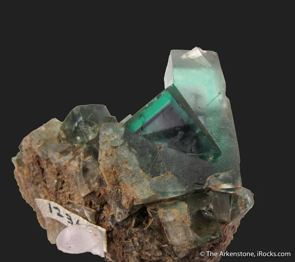 Fluorite (fluorescent) with elongated habit - image 2
