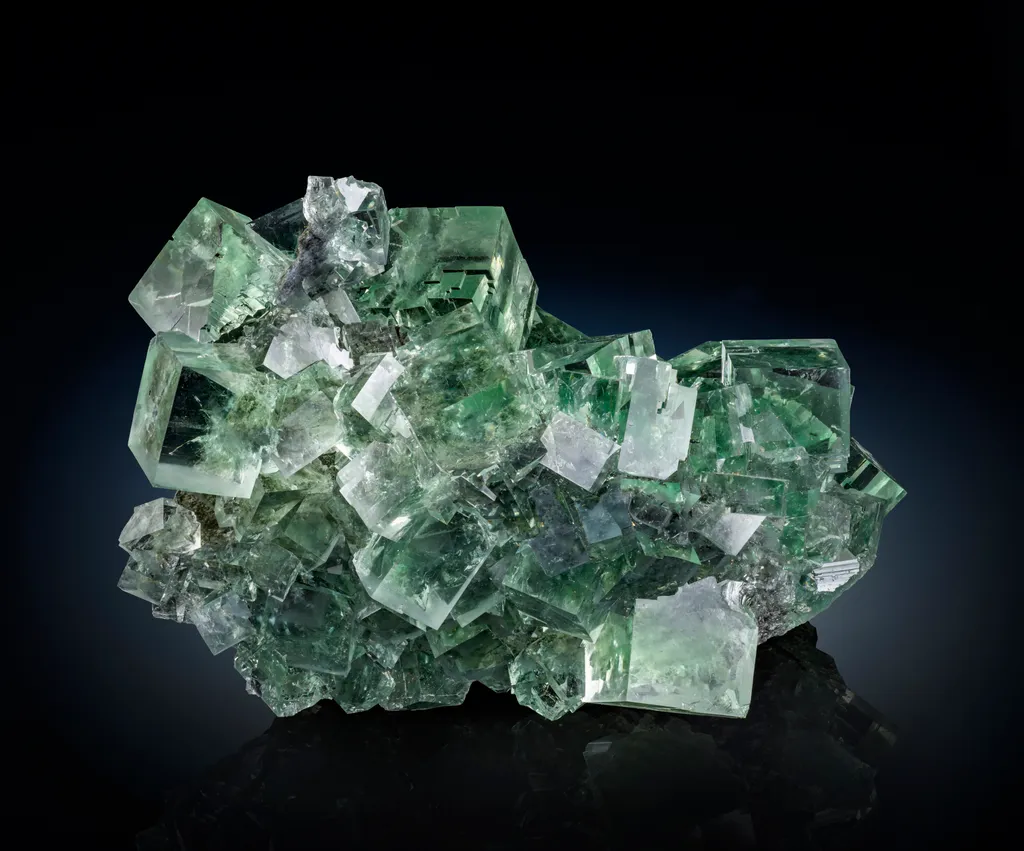Fluorite from China, Hunan, Chenzhou, Linwu Co., Xianghualing Sn-polymetallic ore field image