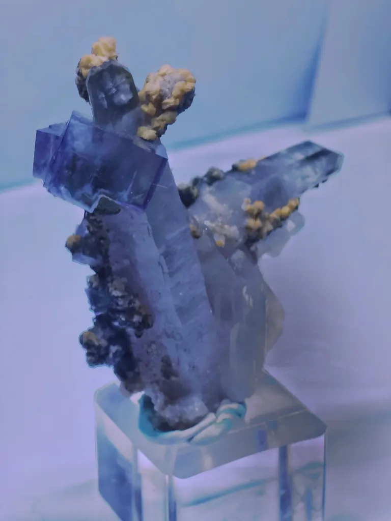 Fluorite from China, Hunan, Yaogangxian Mine, Yaogangxian Mine, Yizhang Co. Chenzhou, Hunan, China image