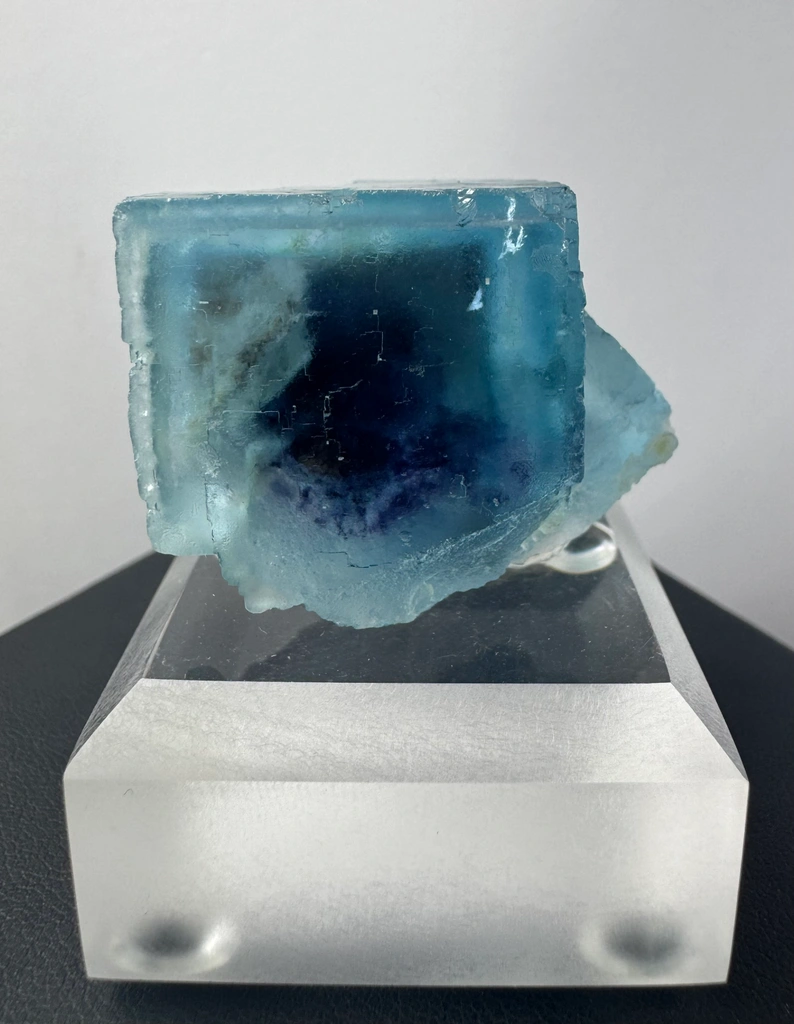 Fluorite from Espírito Santo, Brazil - image 8