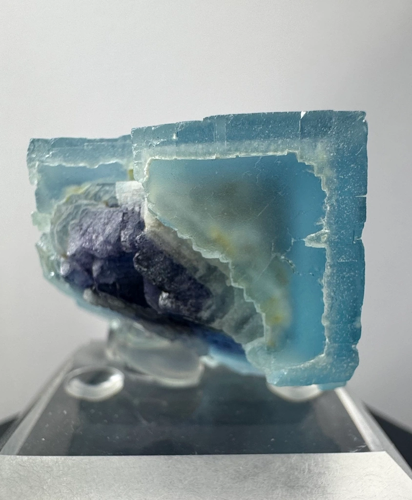 Fluorite from Espírito Santo, Brazil - image 7