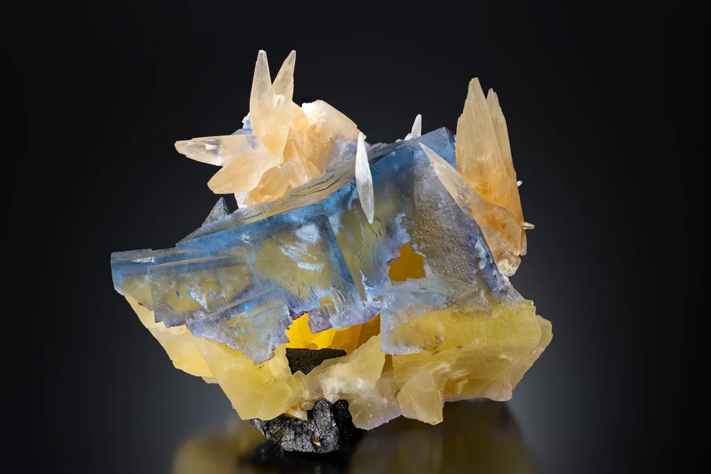 Fluorite from Minerva No. 1 Mine, Hardin County, Illinois, USA image