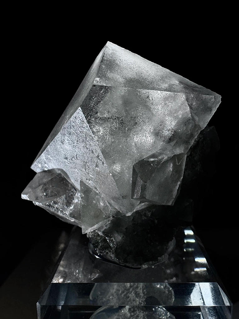 Fluorite from Nikolaevskiy Mine, Dalnegorsk, Dalnegorsk Urban District, Primorsky Krai, Russia image
