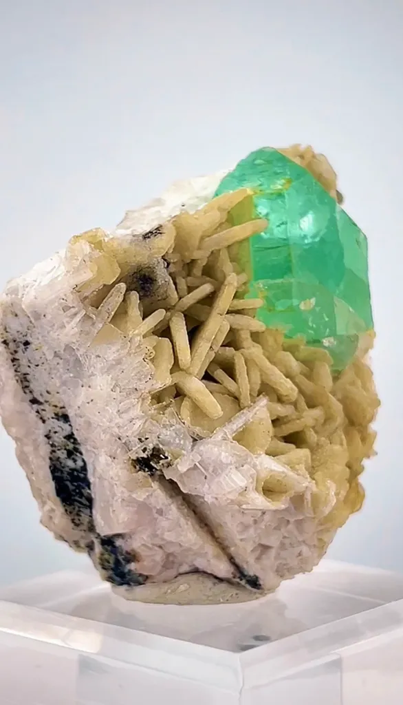 Fluorite from Pakistan - image 6