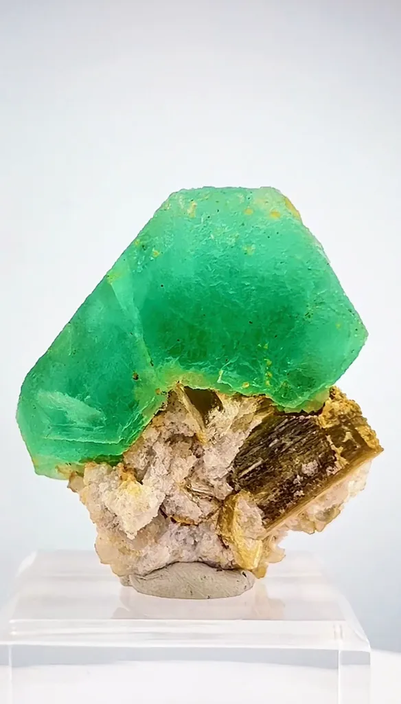 Fluorite from Pakistan - image 7