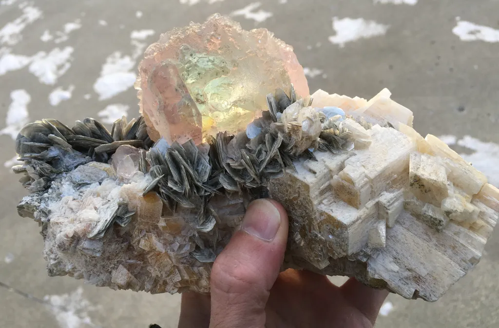 Fluorite from Pakistan, Gilgit-Baltistan, Nagar District, Chumar Bakhoor - image 2