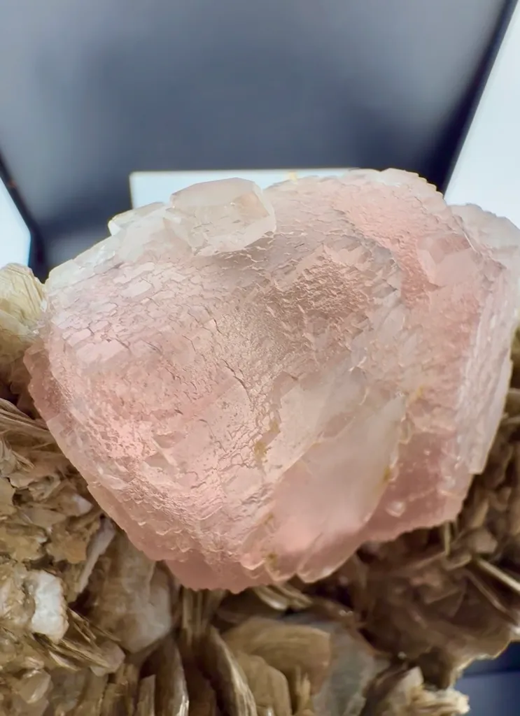 Fluorite from Pakistan, Gilgit-Baltistan, Nagar District, Chumar Bakhoor - image 3