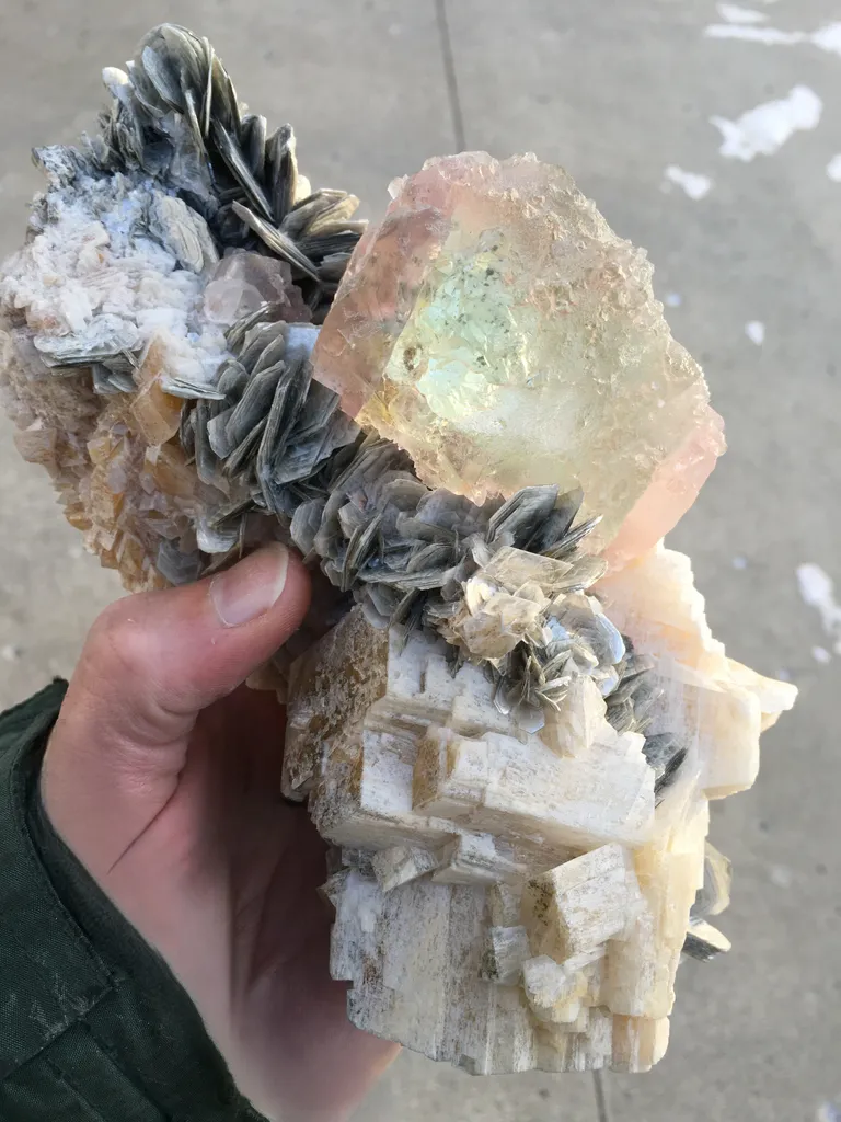 Fluorite from Pakistan, Gilgit-Baltistan, Nagar District, Chumar Bakhoor - image 3