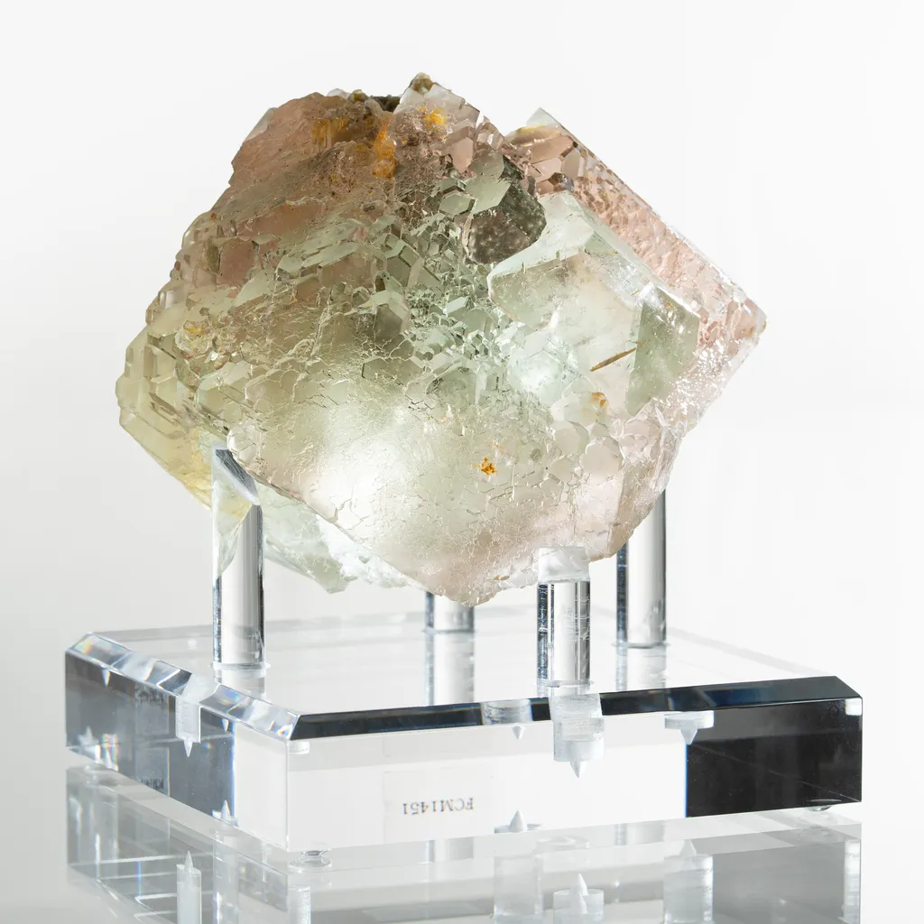 Fluorite from Pakistan, Gilgit-Baltistan, Nagar District, Chumar Bakhoor image