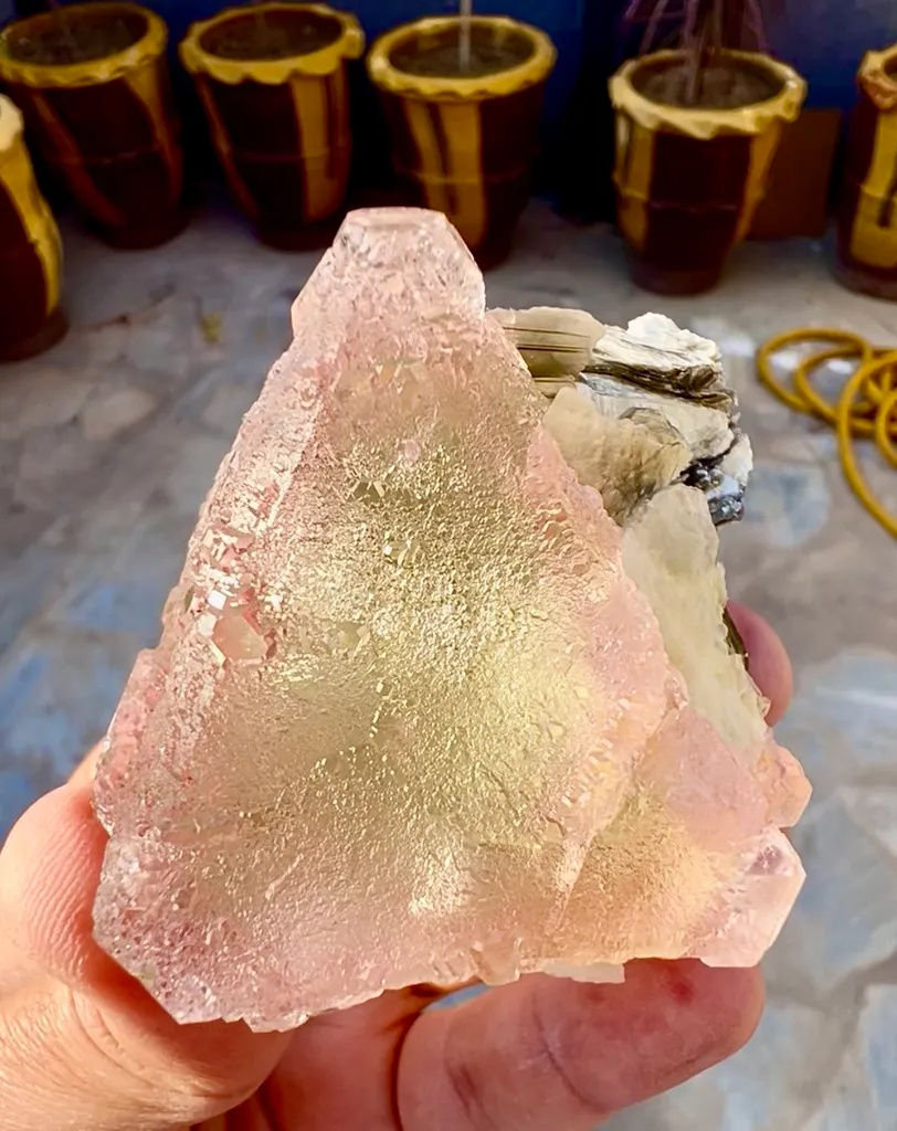 Fluorite from Pakistan, Gilgit-Baltistan, Nagar District, Chumar Bakhoor image