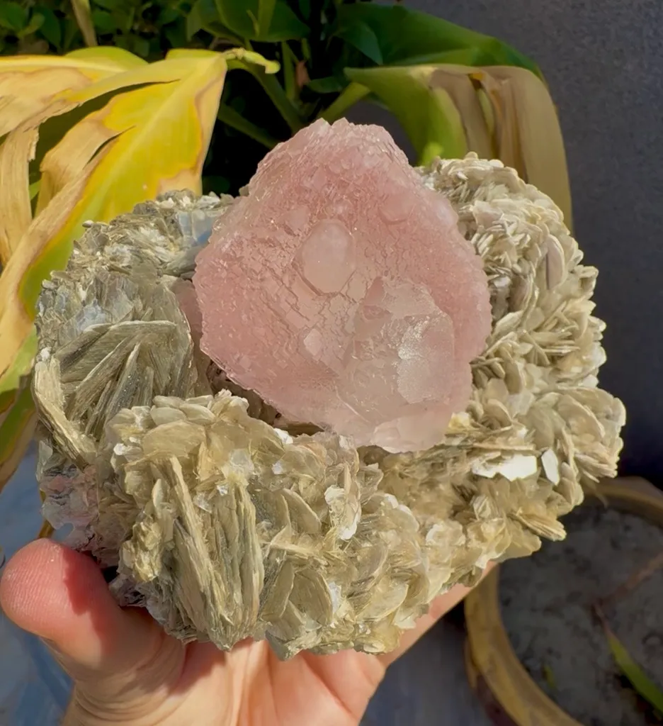 Fluorite from Pakistan, Gilgit-Baltistan, Nagar District, Chumar Bakhoor - image 4