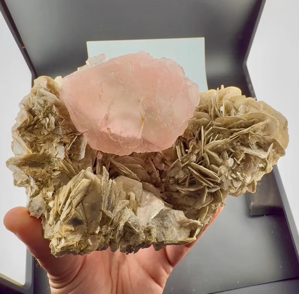 Fluorite from Pakistan, Gilgit-Baltistan, Nagar District, Chumar Bakhoor - image 2