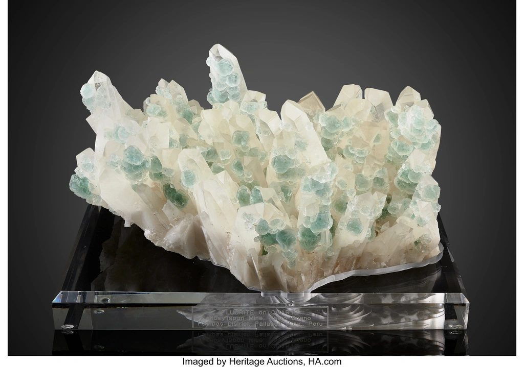 Fluorite from Pasto Bueno, Ancash, Peru image
