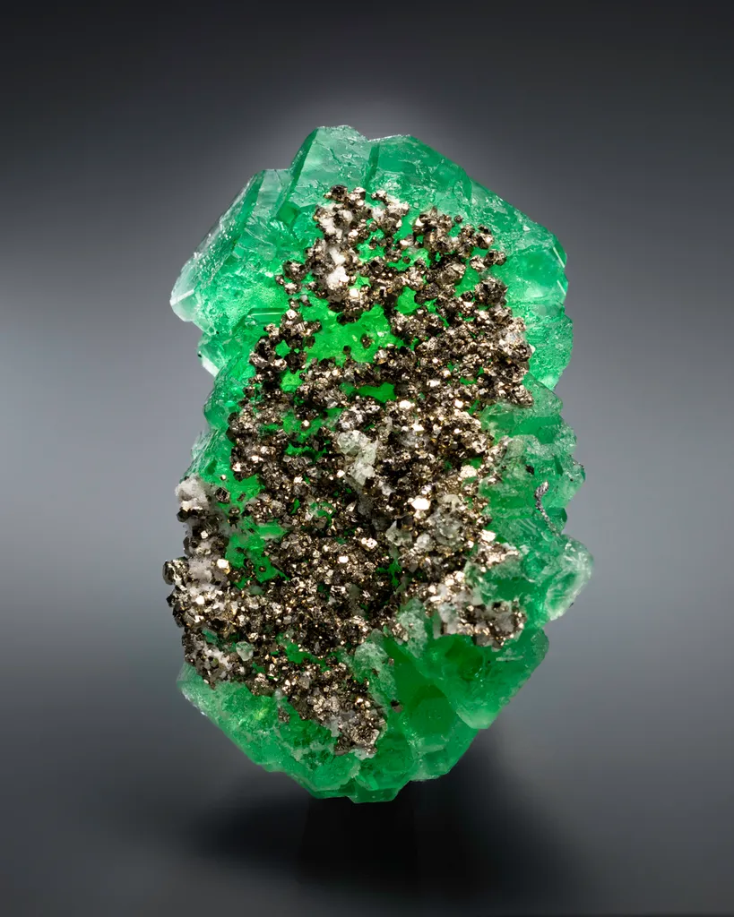 Fluorite from Peru, Pasco, Milpo mine - image 3