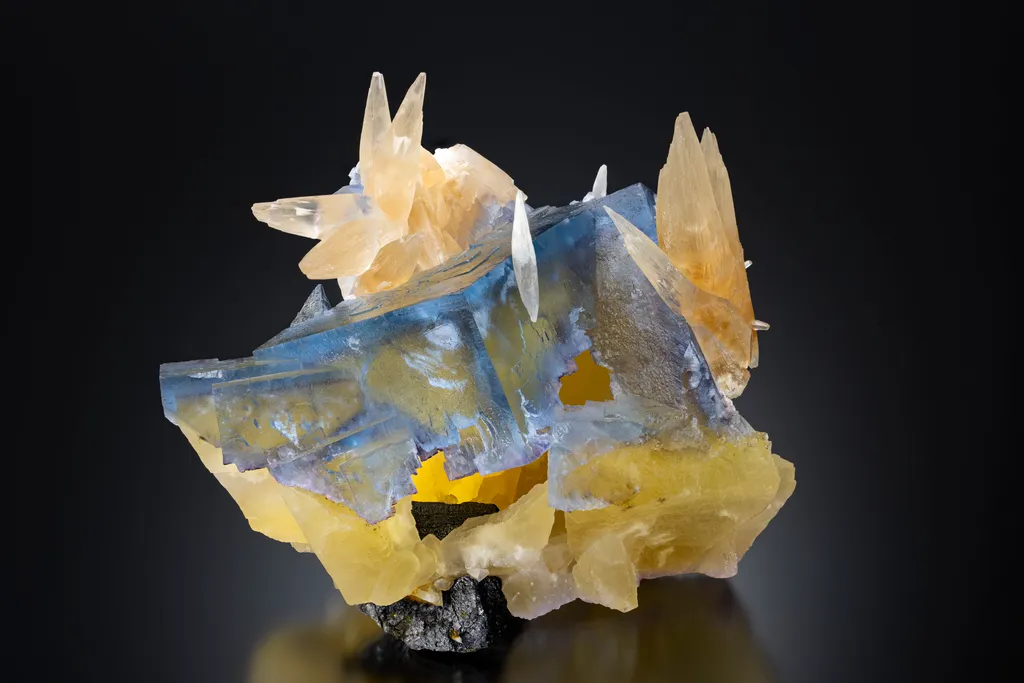 Fluorite from USA, Illinois, Minerva No. 1 Mine image