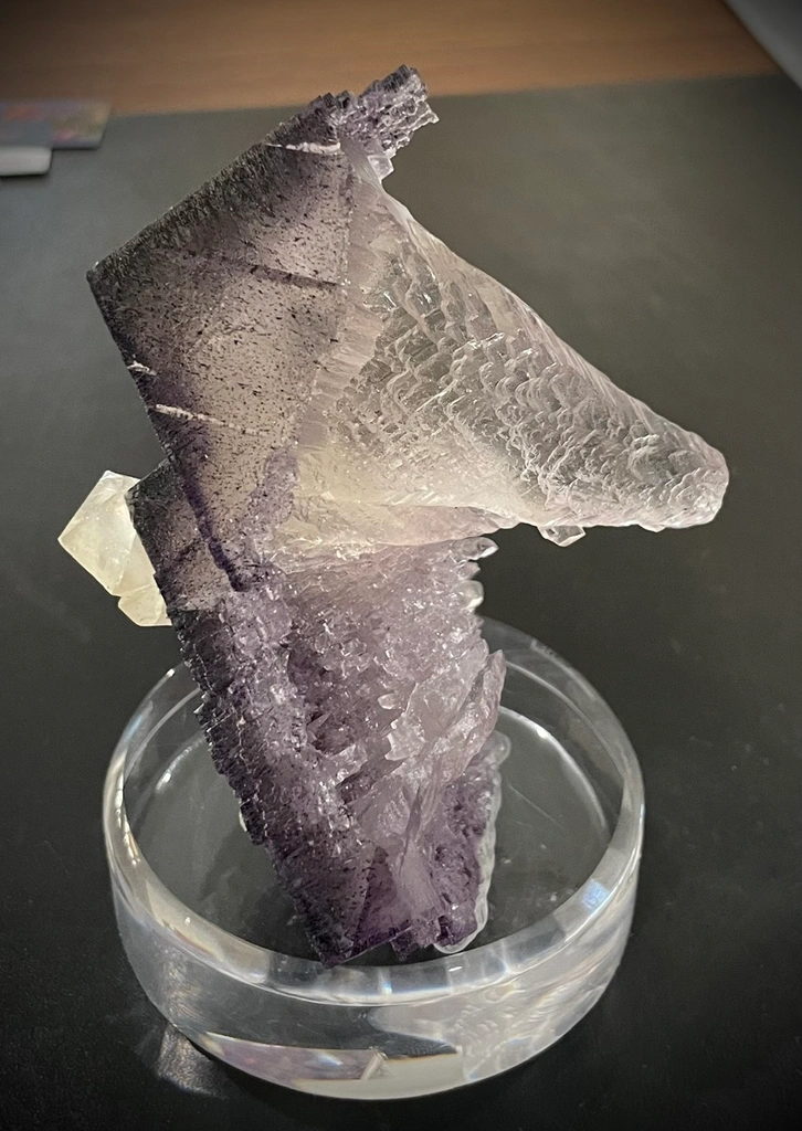 Fluorite from USA, Tennessee, Elmwood Mine (etched and dissolution) with a Calcite sidecar image