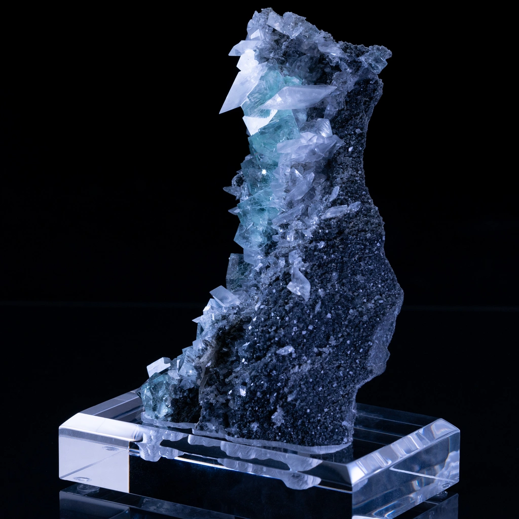Fluorite from Xianghualing Mine, Xianghualing Sn-polymetallic ore field, Linwu Co., Chenzhou, Hunan, China - image 4