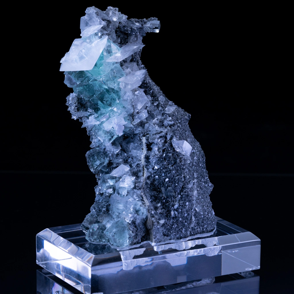Fluorite from Xianghualing Mine, Xianghualing Sn-polymetallic ore field, Linwu Co., Chenzhou, Hunan, China image