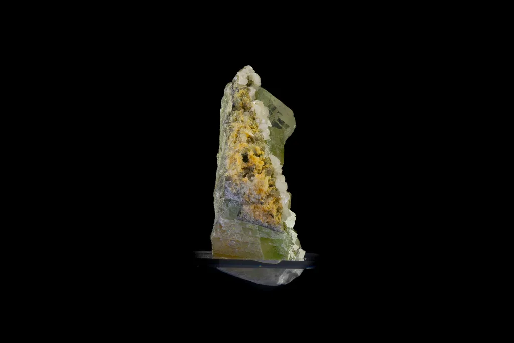 Fluorite from Xianghualing Mine, Xianghualing Sn-polymetallic ore field, Linwu Co., Chenzhou, Hunan, China - image 4