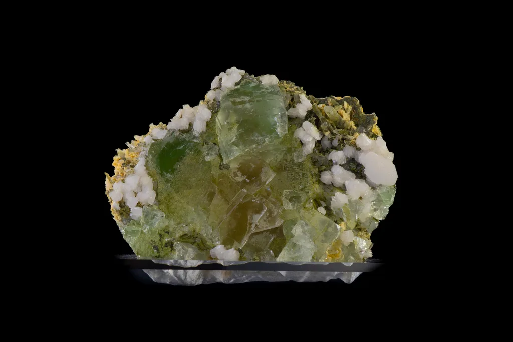 Fluorite from Xianghualing Mine, Xianghualing Sn-polymetallic ore field, Linwu Co., Chenzhou, Hunan, China image