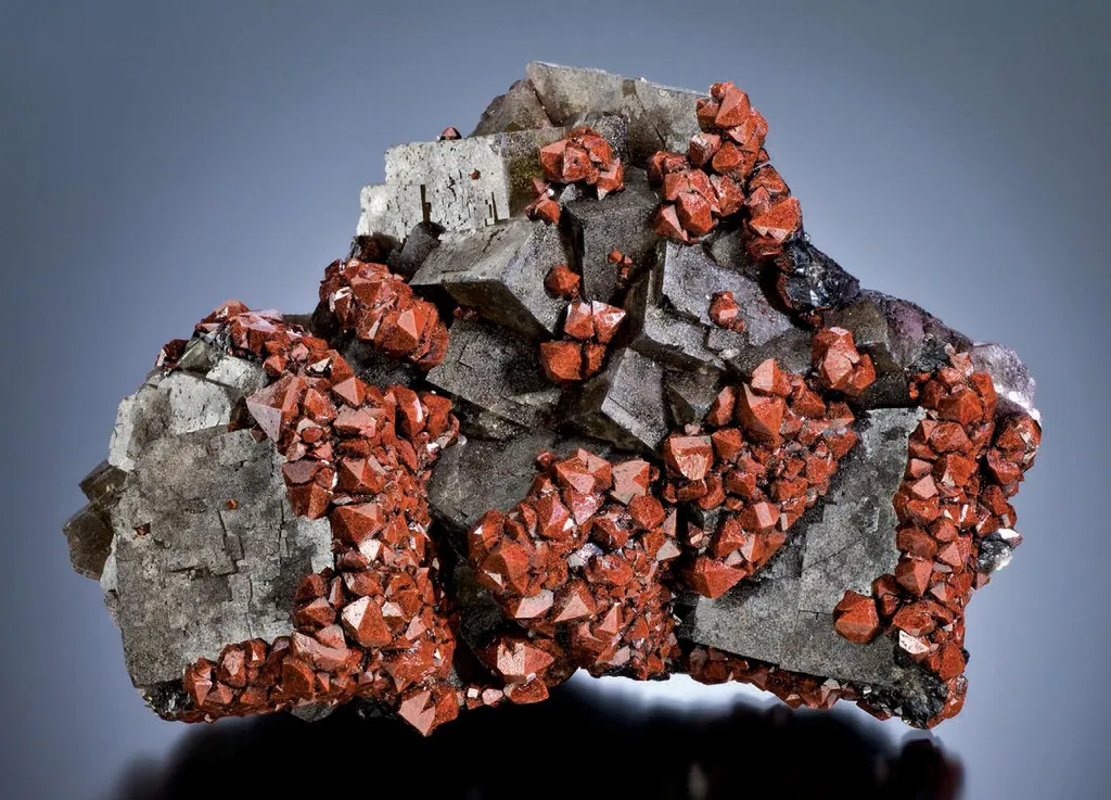 Fluorite, Hematite-stained Quartz (Eisenkiesel) image