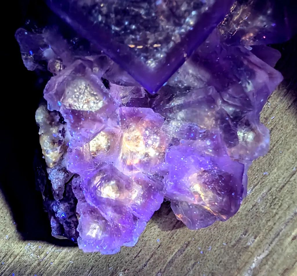 Fluorite, likely attributed to Cave-in-Rock, IL, USA - image 6