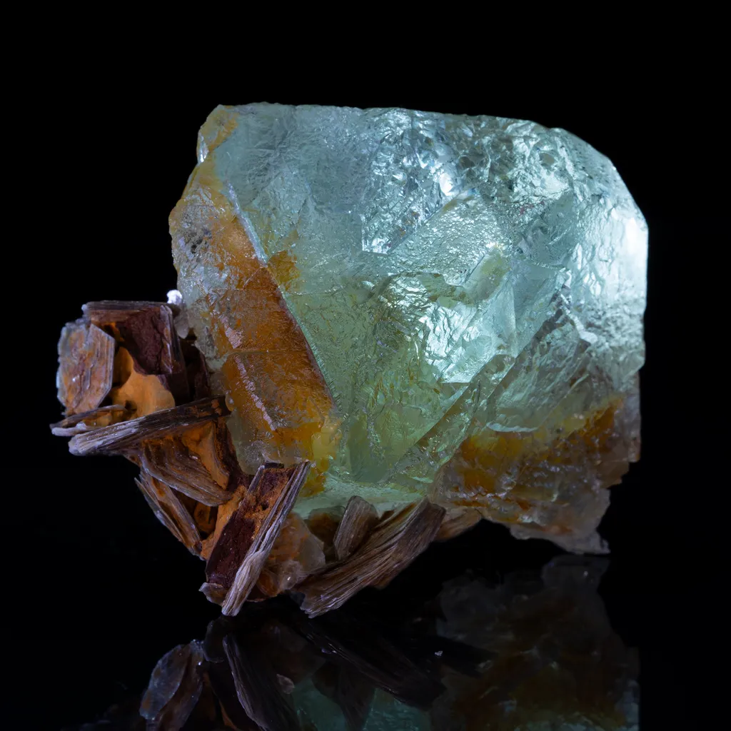 Fluorite, Muscovite from Pakistan, Gilgit-Baltistan, Nagar District, Chumar Bakhoor image