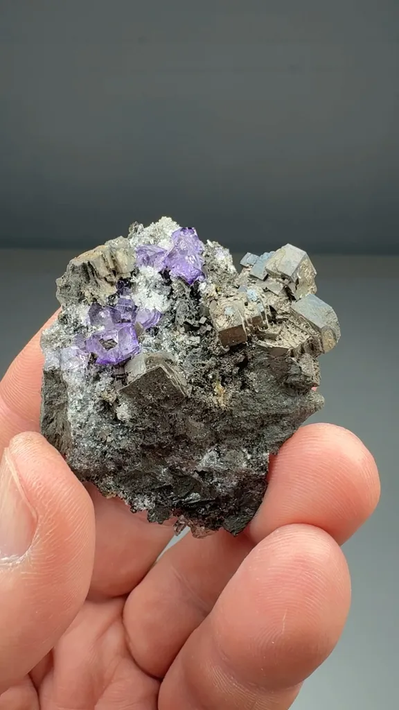 Fluorite (O-0139) image