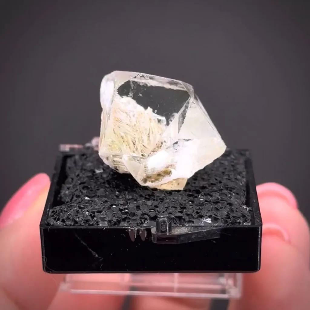 Fluorite on Baryte image