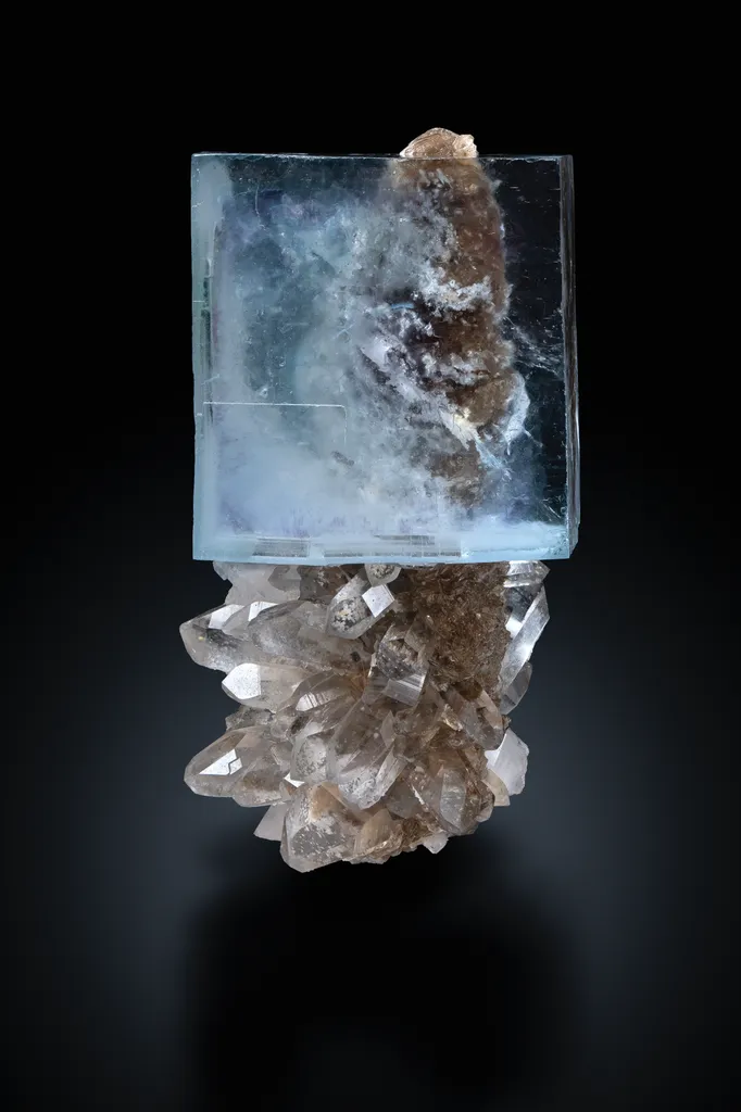 Fluorite on Quartz, Yaogangxian Mine image