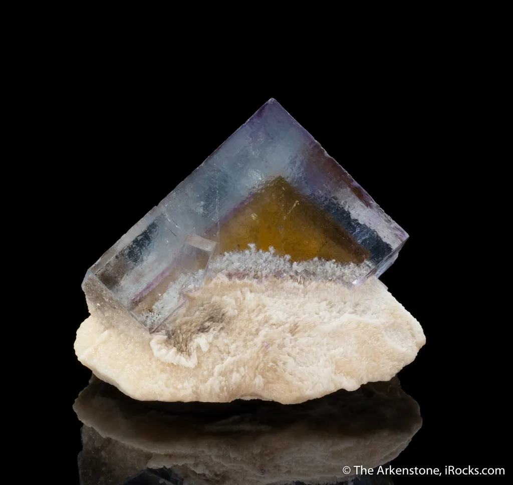 Fluorite phantom on Baryte - image 5