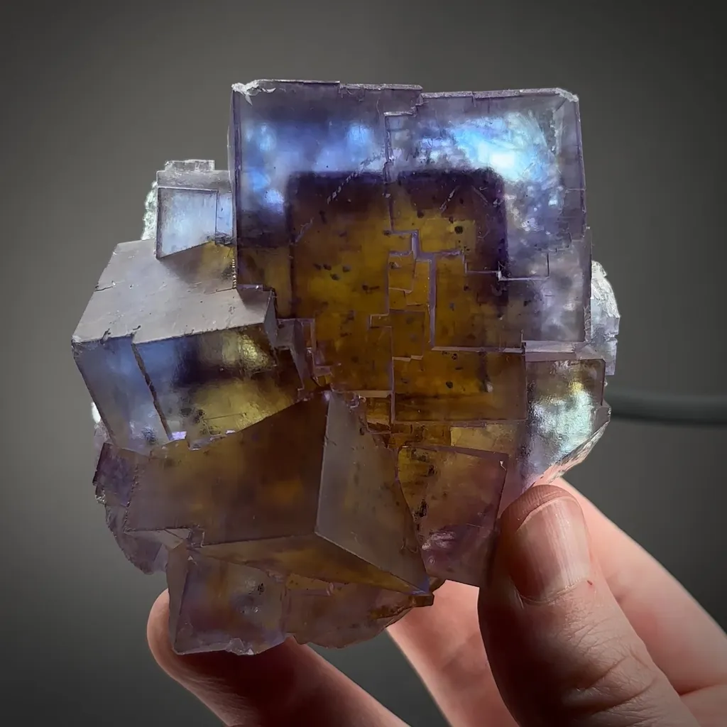 Fluorite phantoms with Chalcopyrite inclusions image