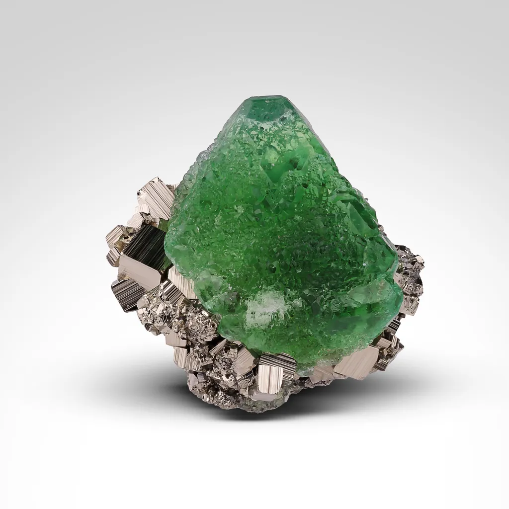 Fluorite, Pyrite from Peru, Pasco, Pasco Province, Cerro de Pasco, Atacocha mining district, Milpo m image