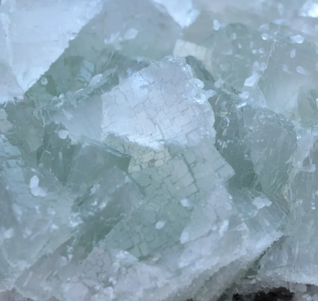 Fluorite & Quartz 815 grams - Fontsante Mine, Tanneron, Var, France - image 2